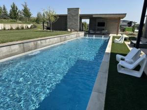 barnes-pool-pic